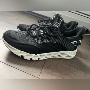 Women’s Amazon running shoes